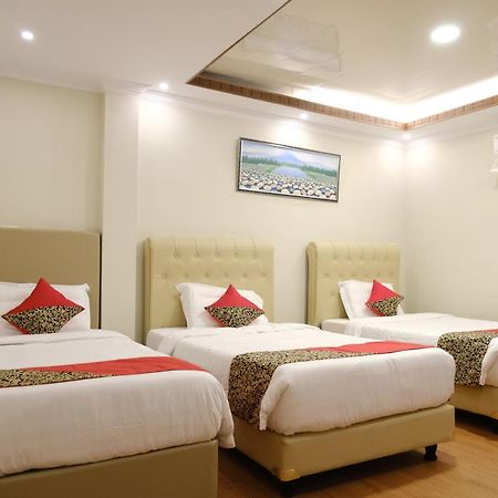Joyful Hotel Tanjung Pandan Exterior photo